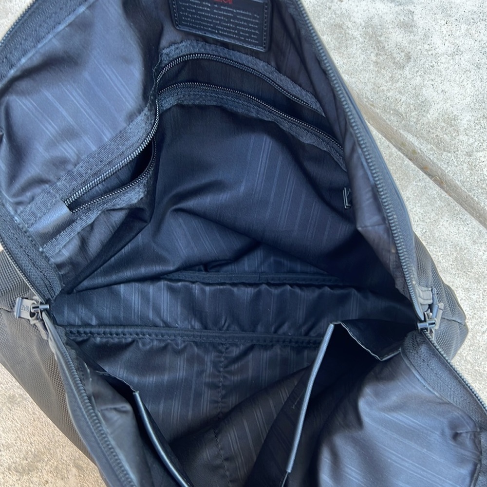 TUMI Black Nylon Crossbody Shoulder Messenger Computer Bag - Picture 10 of 11